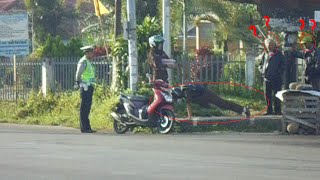 Seorang Pelajar di hukum Push'Up sama Polisi
