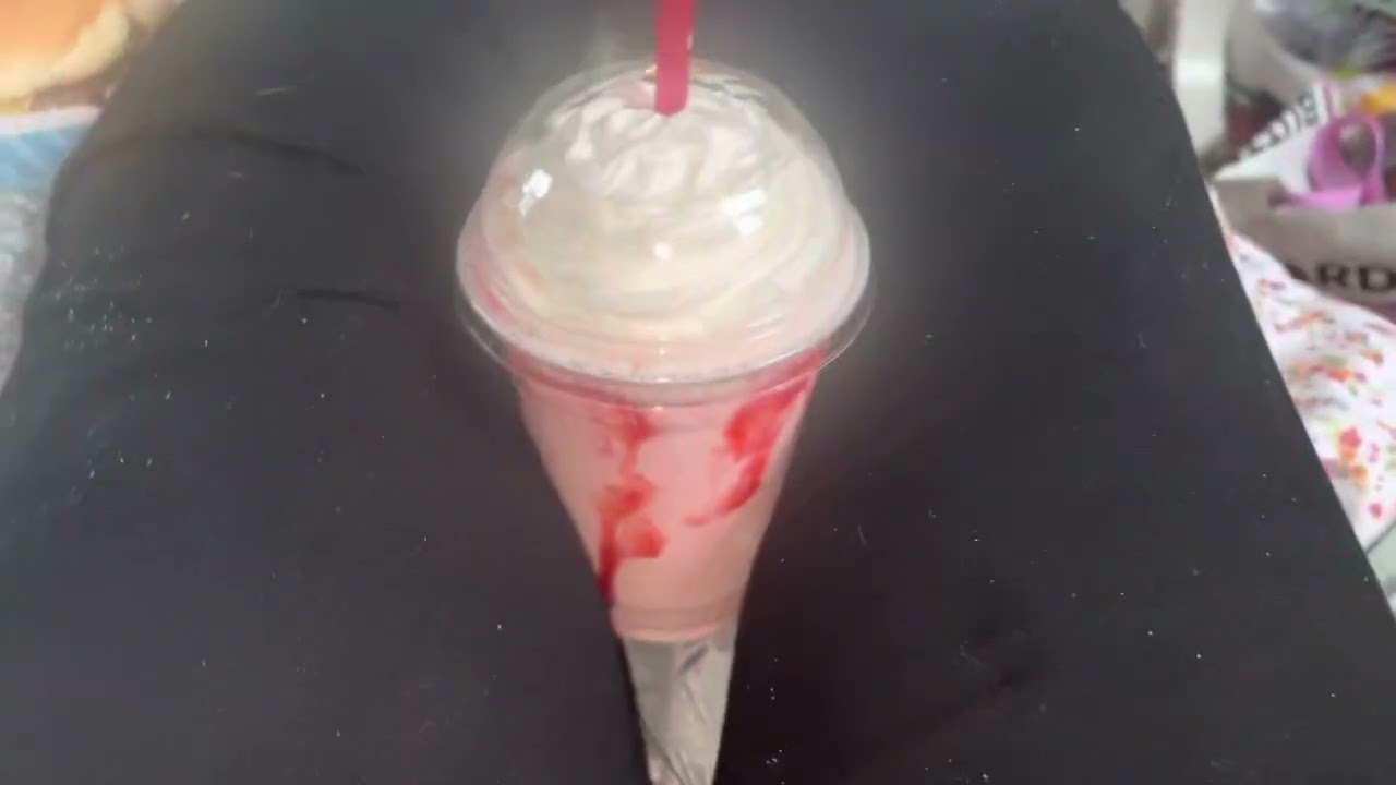 Strawberry 🍓 Milkshake yummy 😋 & Strawberry 🍓 Pie 🥧