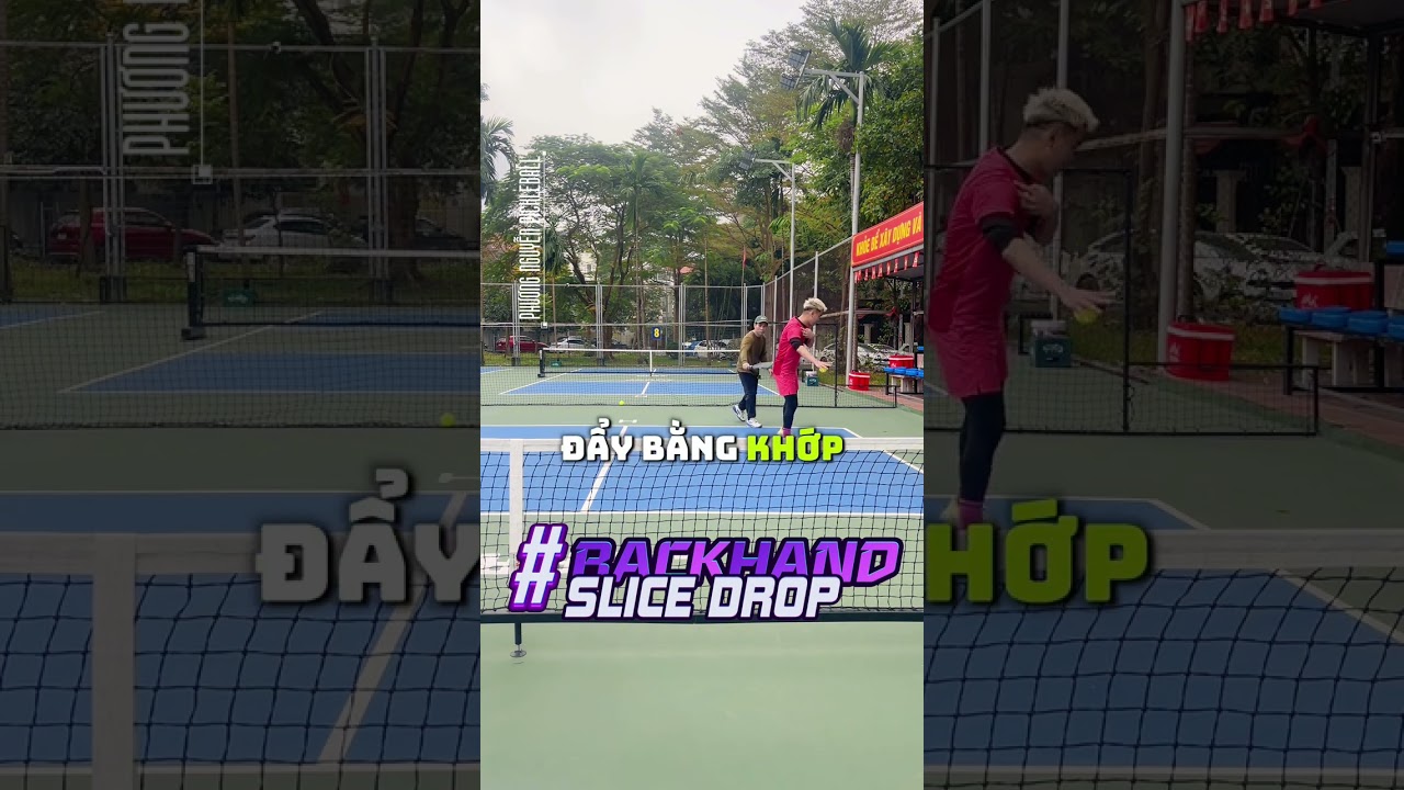 Hướng dẫn kỹ thuật backhand slice drop cho học viên. 