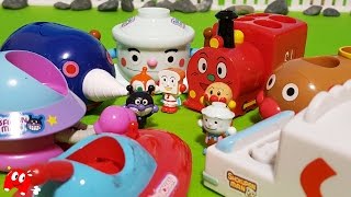 アンパンマン おもちゃ アンパンマン号 しょくぱんマン号 ドキンUFO バイキンUFO もぐりん SLマン てんどんまん みんな集まって何か話してるよ！