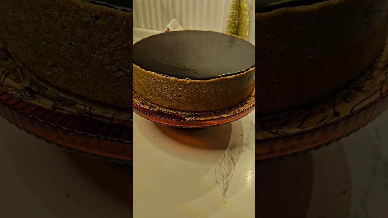 Fırınsız kolay Antep Fıstıklı Cheesecake tarifi. Fırınsız kolay Antep Fıstıklı Cheesecake tarifi.