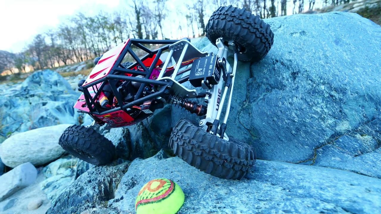 Axial SCX/CAPRA unlimited 1.9 slow crawl.