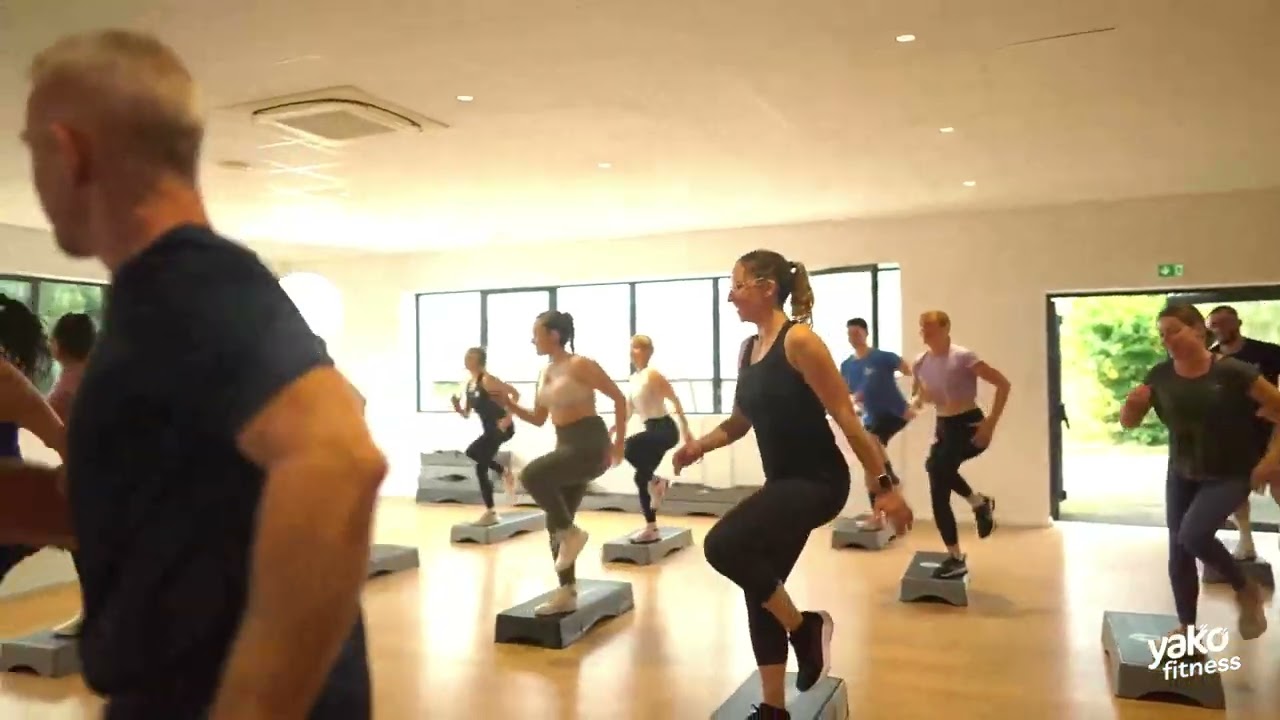 Yako Step – Cours cardio chorégraphié pour booster ta forme