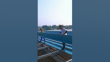 Color steel tile shed installation- Good tools and machinery make work easy