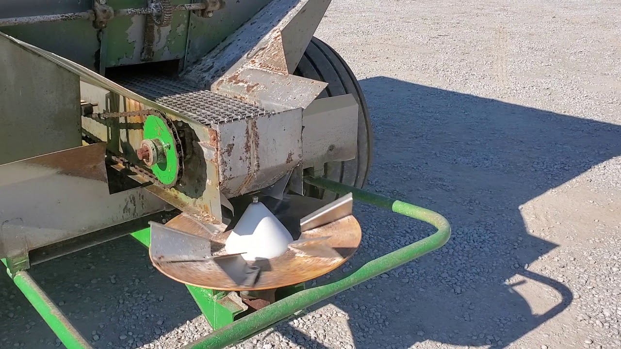 Tyler Moonwalk Dry Fertilizer Spreader - Selling on BigIron Auctions - Aug. 12, 2020