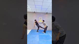Street Defence 101: The Oblique Kick Breakdown 💥. #shorts #selfdefense #obliquekick #kick