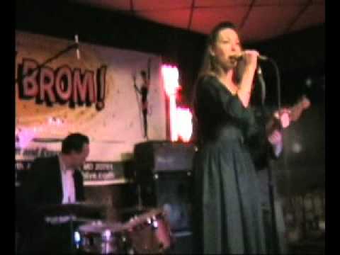 Vinylux Records - Wendy performs "One Way Or Another"