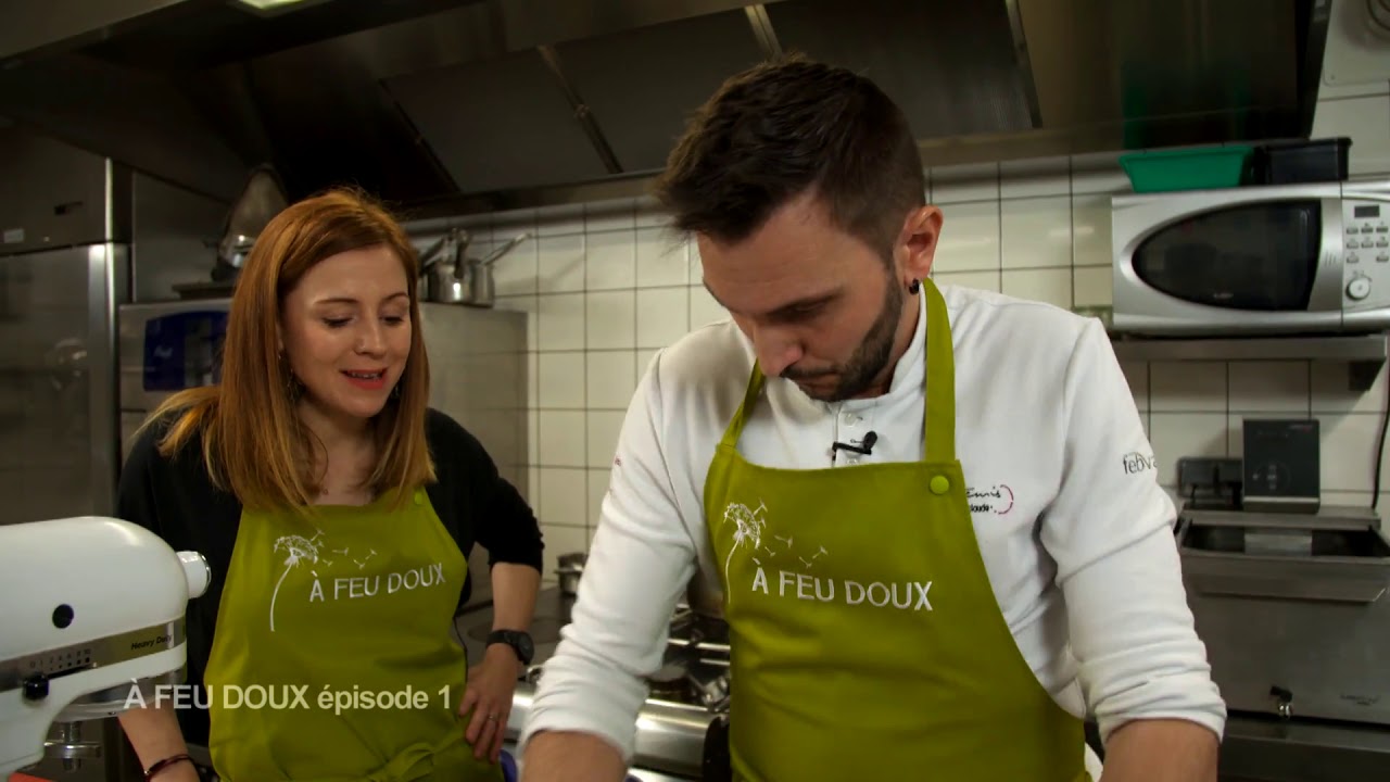 Tartelette fine d'asperges vertes, œuf confit à froid