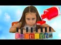 Alika pretend play with magic nail polish colors by Globiki