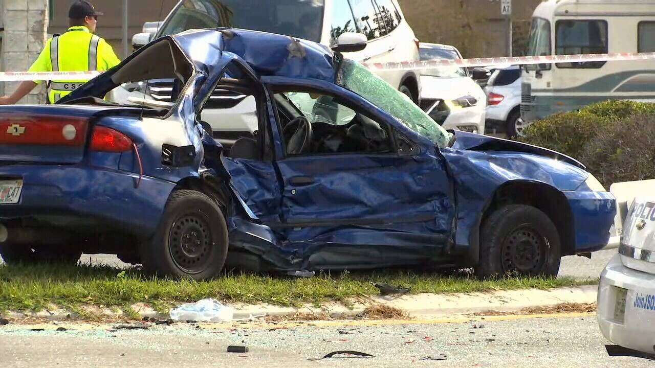 4 hurt in crash with JSO cruiser - YouTube