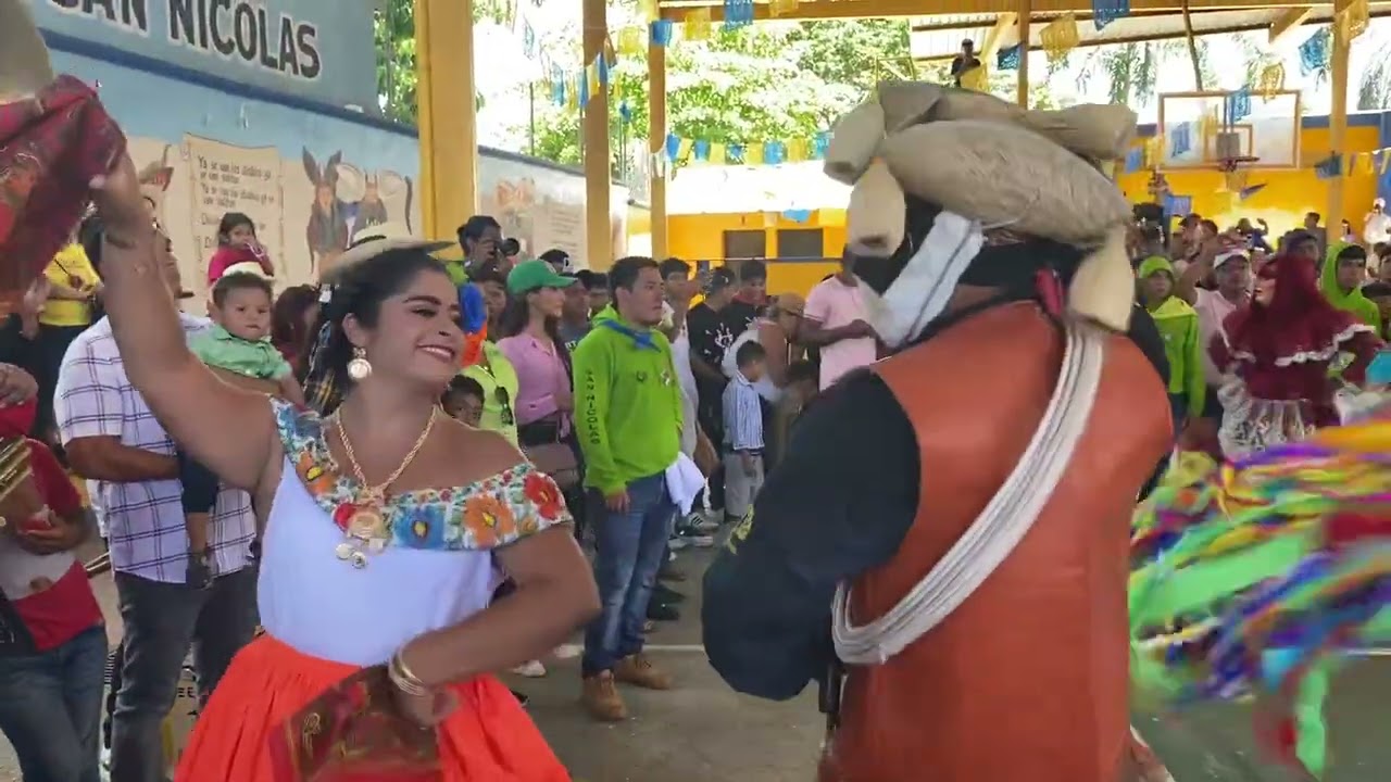 La Malagueña Curreña, Son y Jarabe del Toro se escucha durante la Danza del TORO DE PETATE en Ome