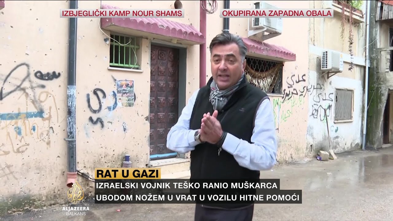 جندي إسرائيلي يطعن رجلاً في رقبته داخل سيارة إسعاف
