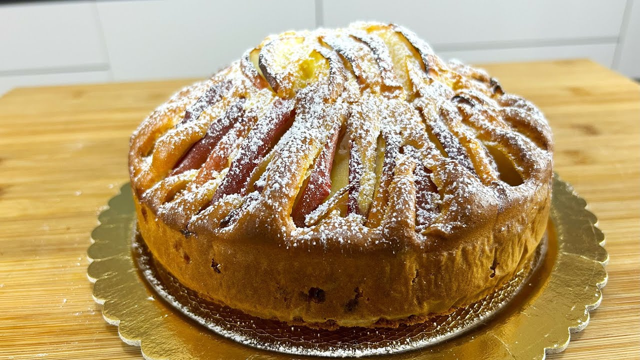 Torta soffice allo Yogurt con mele e uvetta ❤️