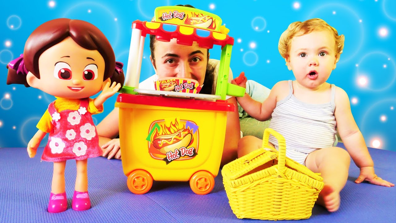 Niloya ile yemek oyunları. Bebek videosu. YouTube Niloya ile yemek oyunları. Bebek videosu. YouTube