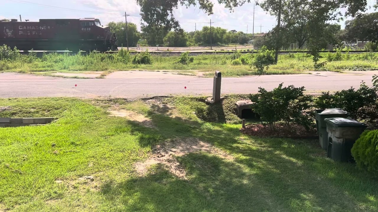 2,100 Canadian Pacific 8610