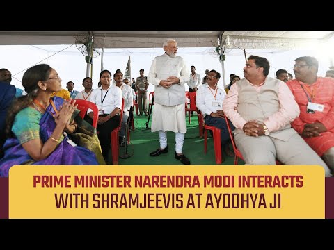 Prime Minister Narendra Modi interacts with Shramjeevis at Ayodhya ji