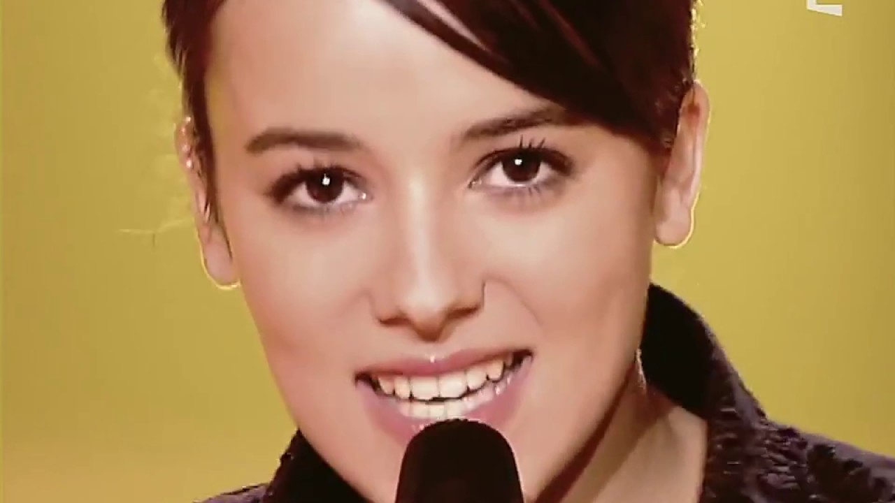 Alizee певица. Ализе Бонита. Ализе песня Бонита.