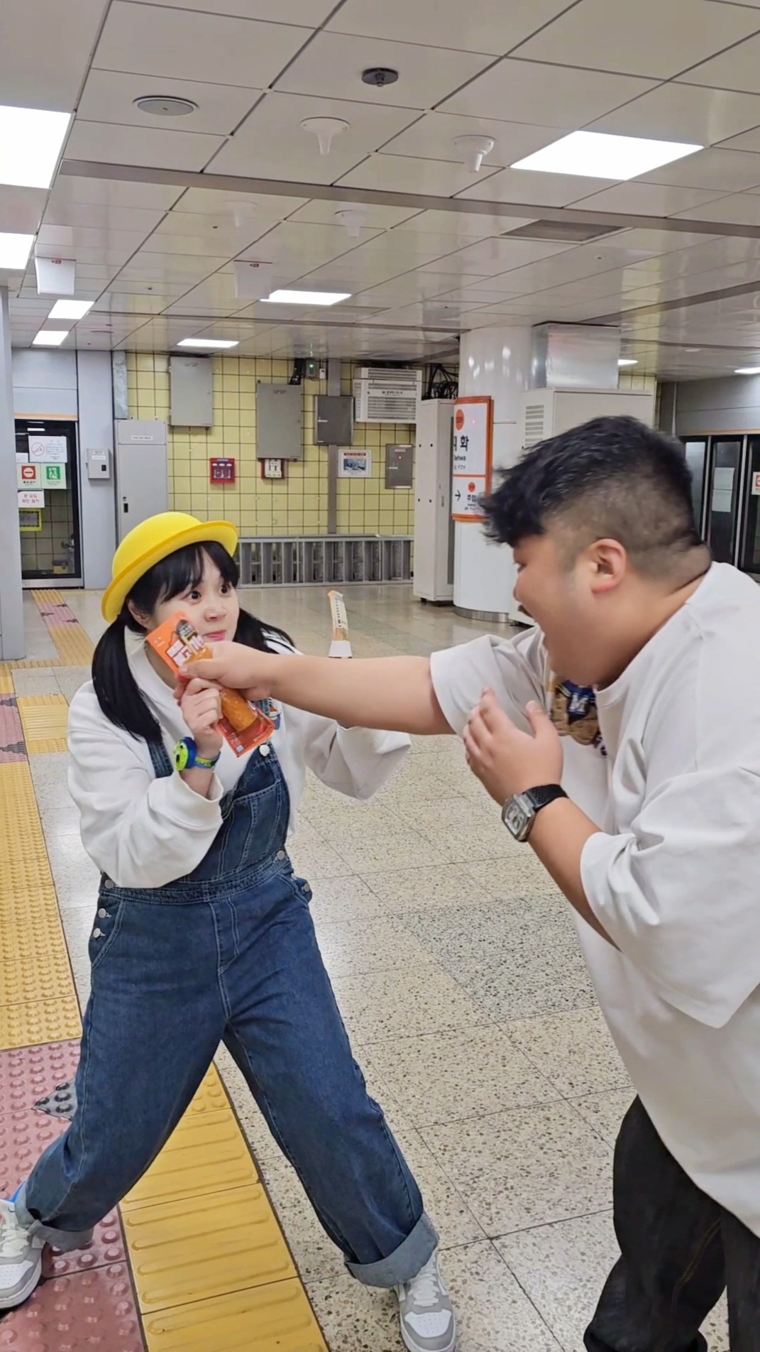 같은 편?? Squid Game#funny #TeamYELLOWHAT@ratinobeatbox @LeeEdenLee