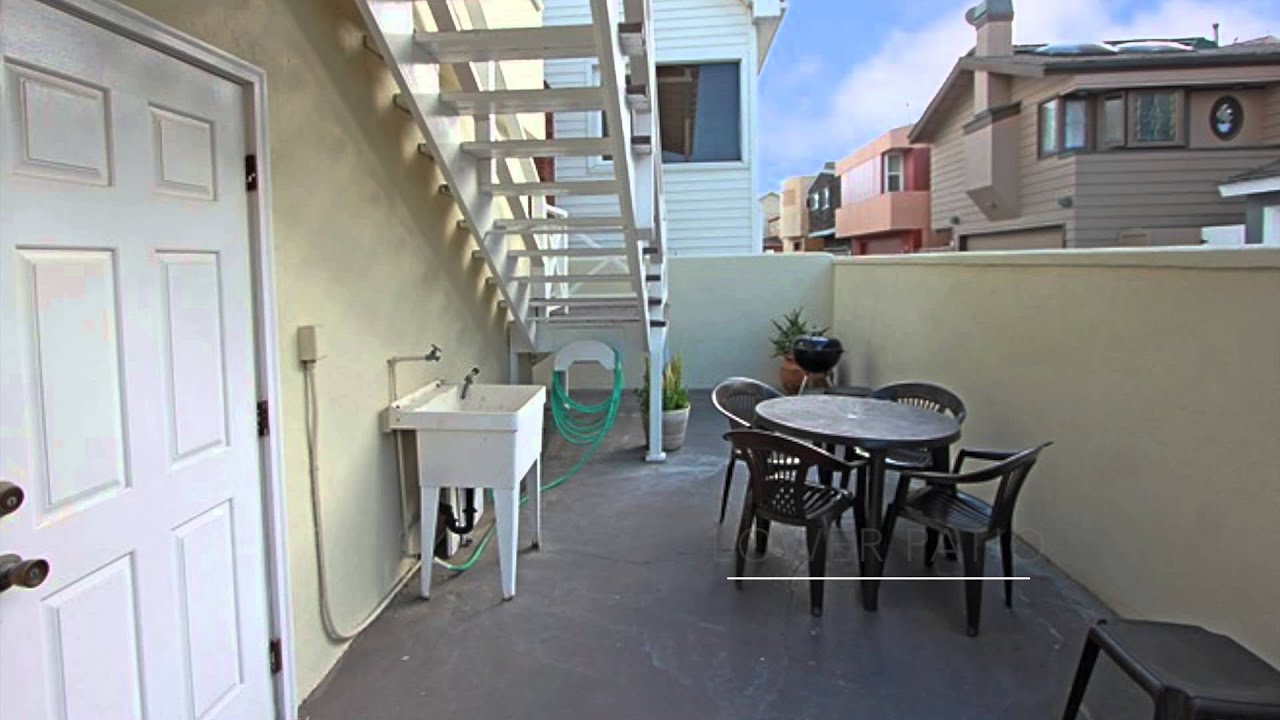 2 Bedroom Single Family Beach Cottage! 1 House from Beach with View!