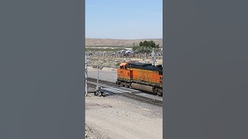 SHORT TRAIN VIDEOS BNSF 4000 WB Z TRAIN 4-29-2023