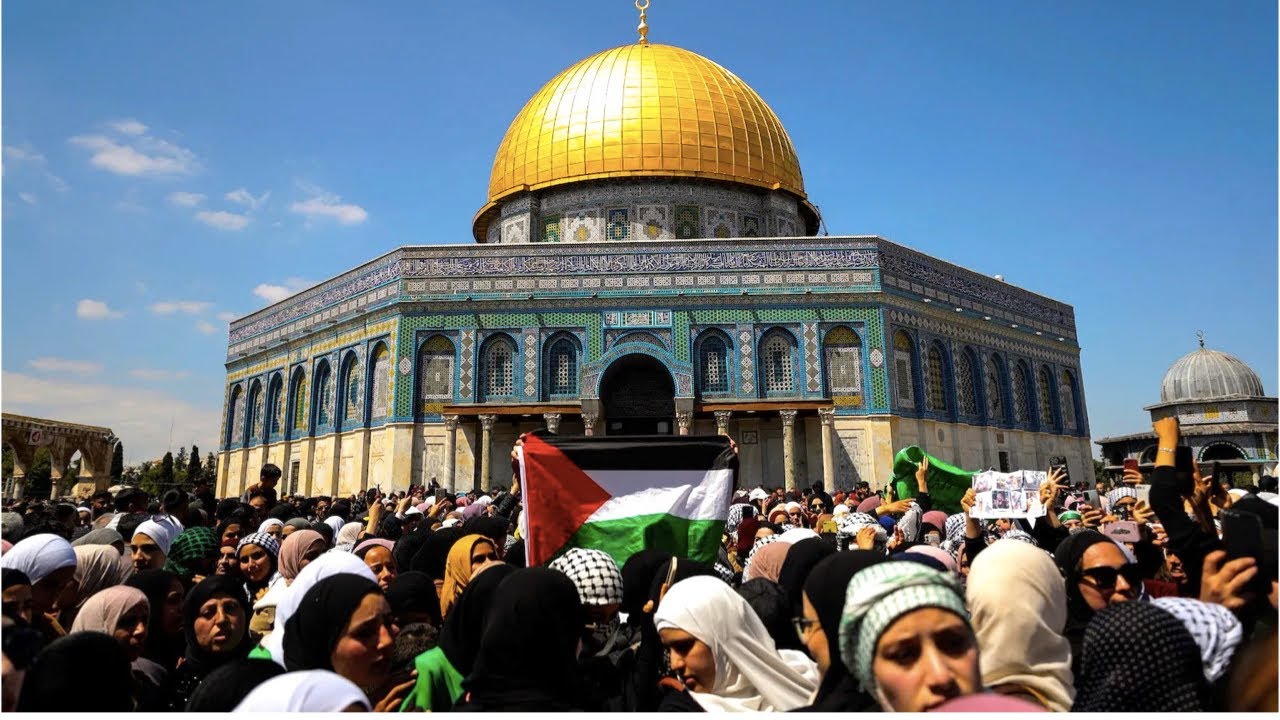 Very crowded today at Al Aqsa Mosque during Zuhar prayer |
