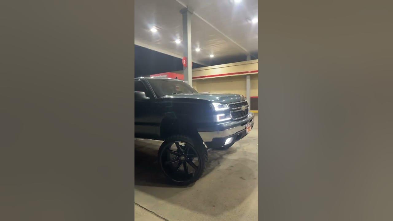 loud-door-speakers-in-2006-chevy-1500-truck-26x14-bead-ds18