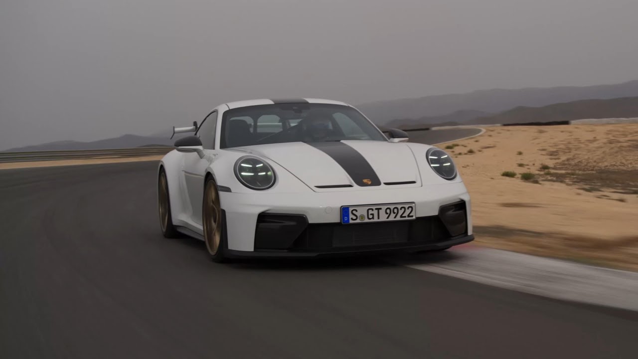 ポルシェ AHEAD ON ROUGH ROADS 2025 2025 Porsche Calendar 'AHEAD