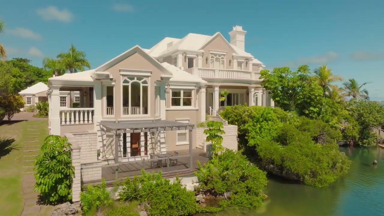 Idolwood Lagoon Estate - Rego Sotheby's International Realty