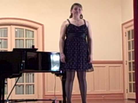 Elizabeth Wiley sings "Se tu m'ami, se sospiri" an...