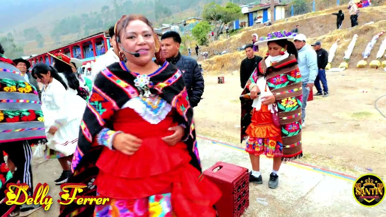 DELLY FERRER EN LOS  50 AÑOS  I.E DE MUSGA  ORQUESTA SUPER FLAMANTES DEL ANDE  CORTESIA FELIX CARMIN