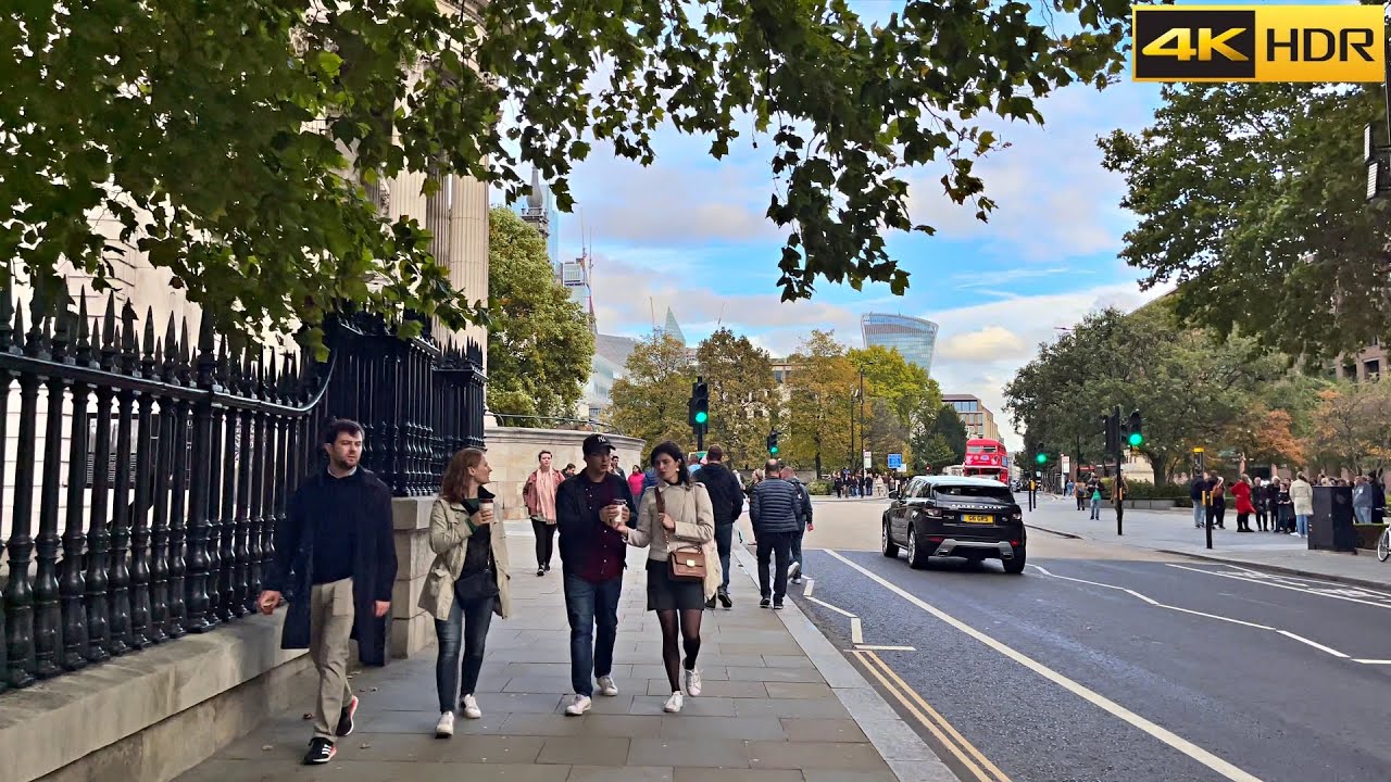 Walking London's Historic Square Mile | St. Pauls and Guildhall Tour  - October 2022 [4K HDR]
