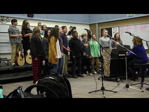 Karns Middle School Chorus Prepares to Perform with Chris Blue