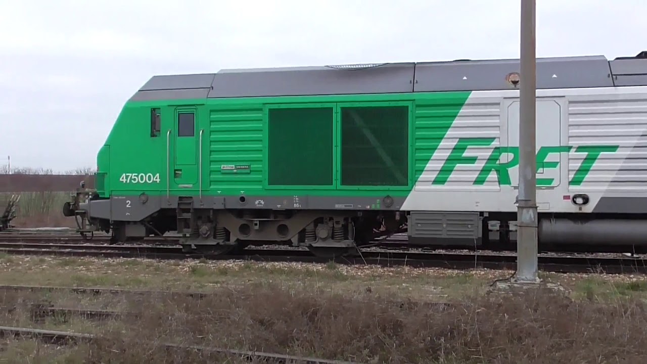 Train militaire sortant du camp de Mailly le Camp