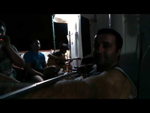 მეზღვაურებს ერთი დღე განტვირთვისათვის. The sailors of the day relaxing.