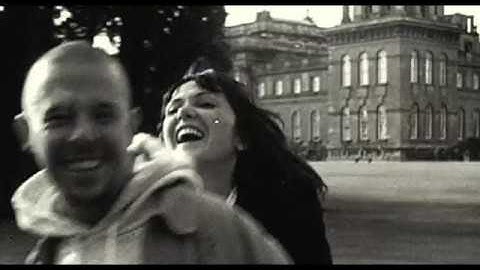 『マックイーン：モードの反逆児』予告編