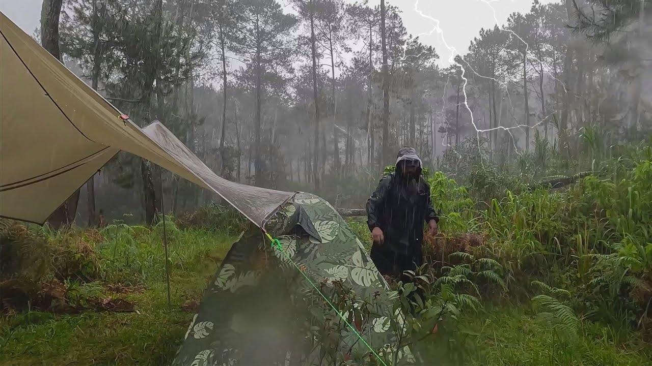 RELAXING CAMPING IN HEAVY RAIN AND THUNDERSTORMS - ASMR SOLO CAMPING IN ...