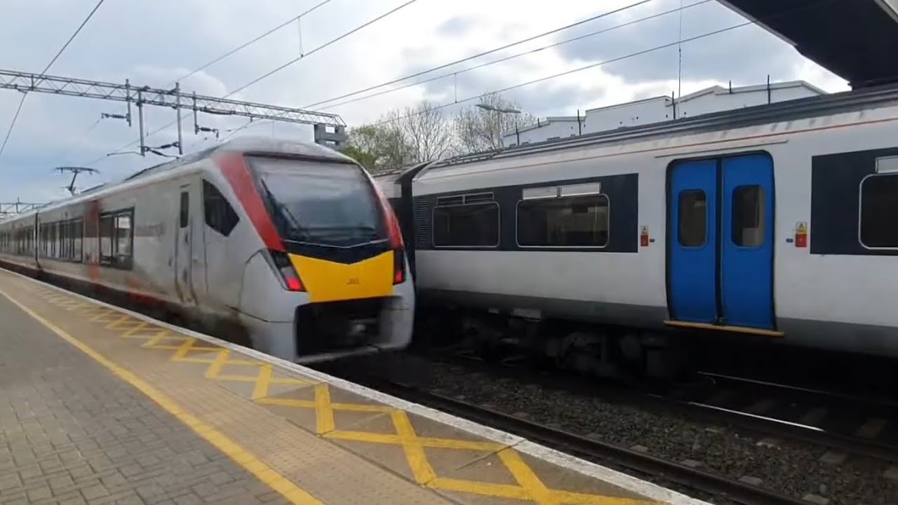 Trains at Cheshunt 19/4/22