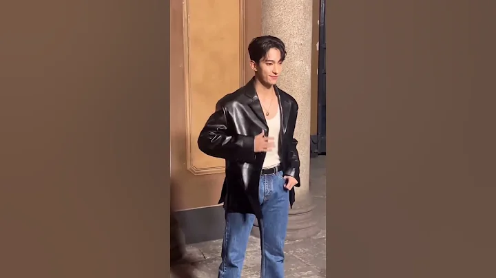 IS ANYONE ELSE FEELING A LIL DIZZY TOO?? #dk #seventeen  #dokyeom #milanfashionweek