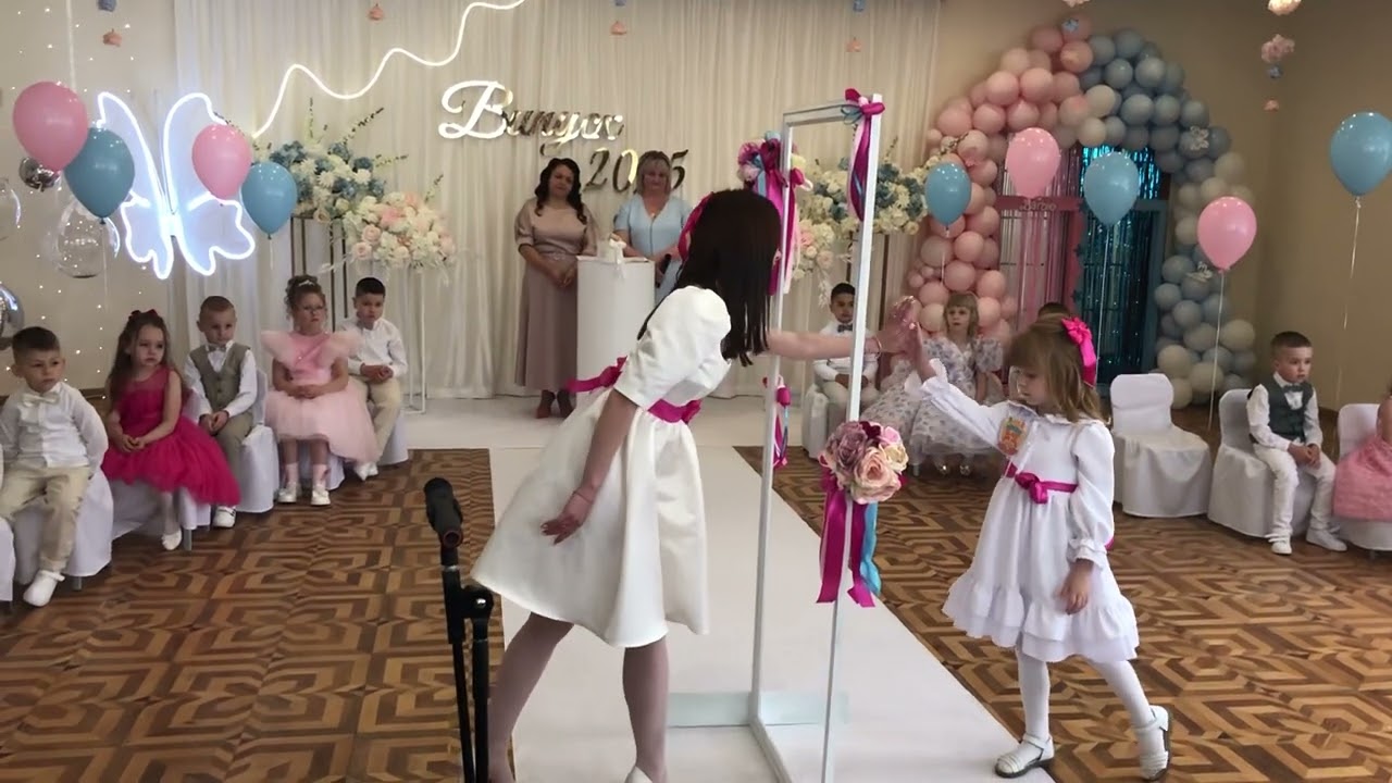 «Маленька я - доросла я». Танець маленької дівчинки - мрійниці.