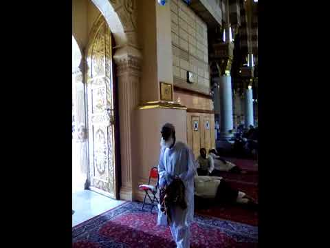 باب الرحمة من مسجد رسول الله مع خواطر معتمر