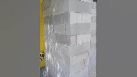 Ultratech Xtralite Aac block, unloading with care for less edge damages.