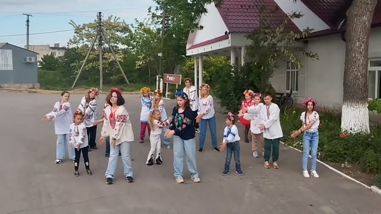 Долучаємося до Національної руханки в вишиванках  "ДЯКУЄМО ЗСУ " @UNICEF_UA