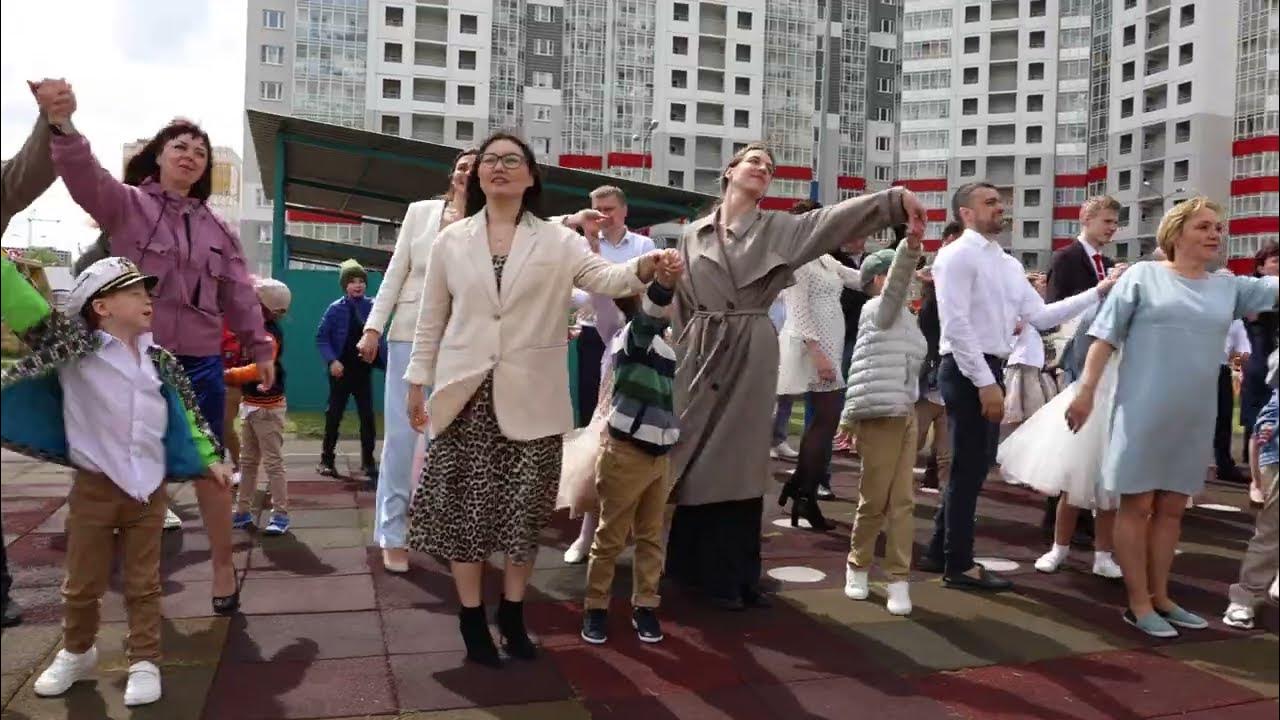 Флешмоб родителей и детей на выпускном из детского сада - YouTube