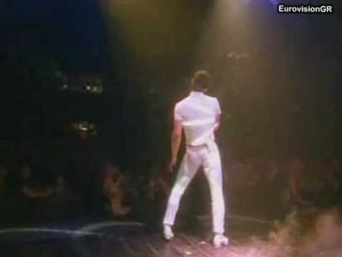 Sakis Rouvas singing greek folk song - Se thelo Me Theleis- LIVE with Pegy Zina HQ STEREO