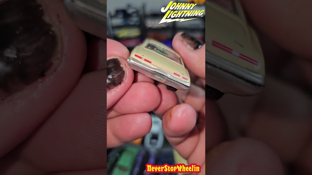 1973 Pontiac Grand Am Johnny Lightning Muscle Cars 2021 Release 4B unboxing!
