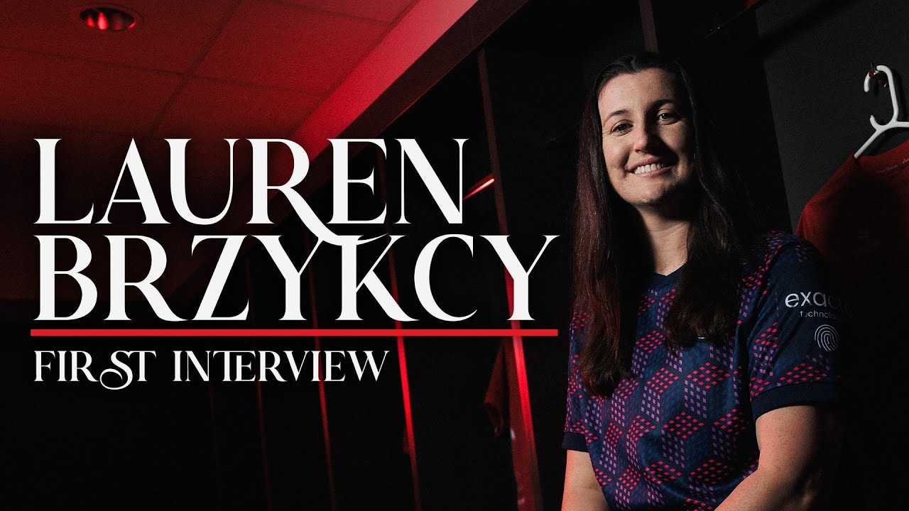 Lauren Bryzkcy signs for Bristol City