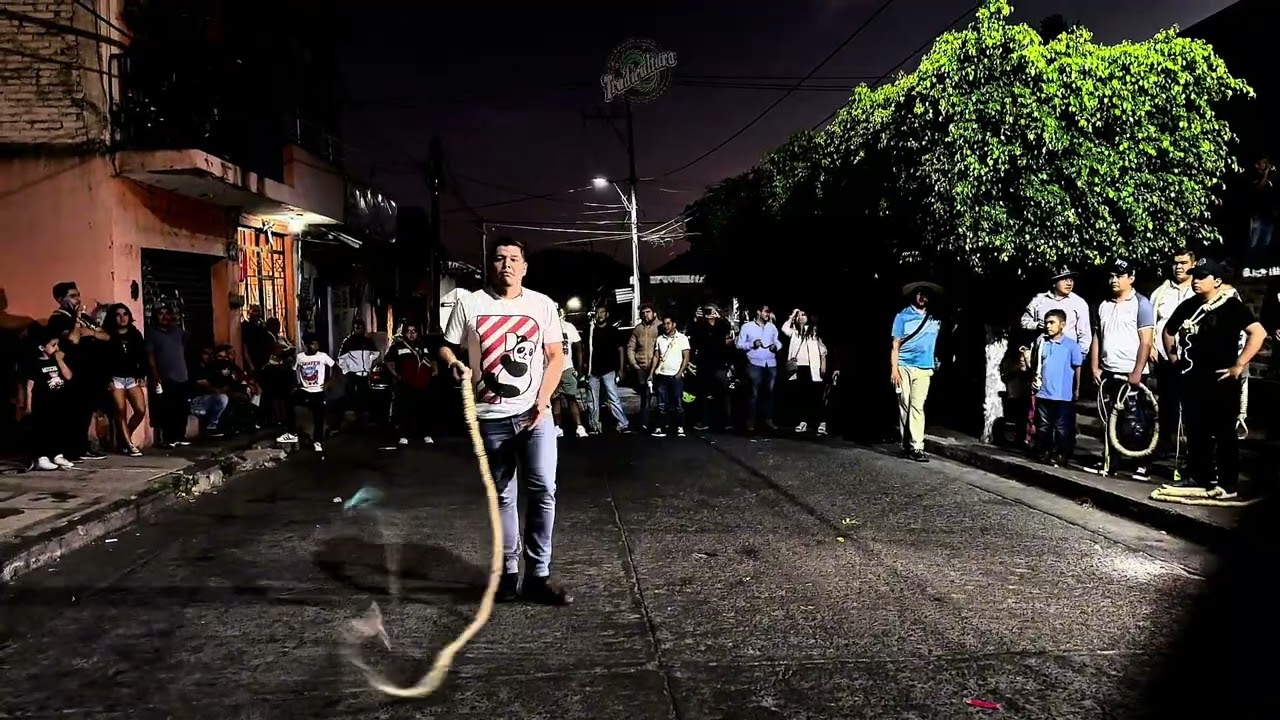 Primer concurso de chicoteros Uruapan 2025 barrio de San Juan Bautista palmeros Uruapan