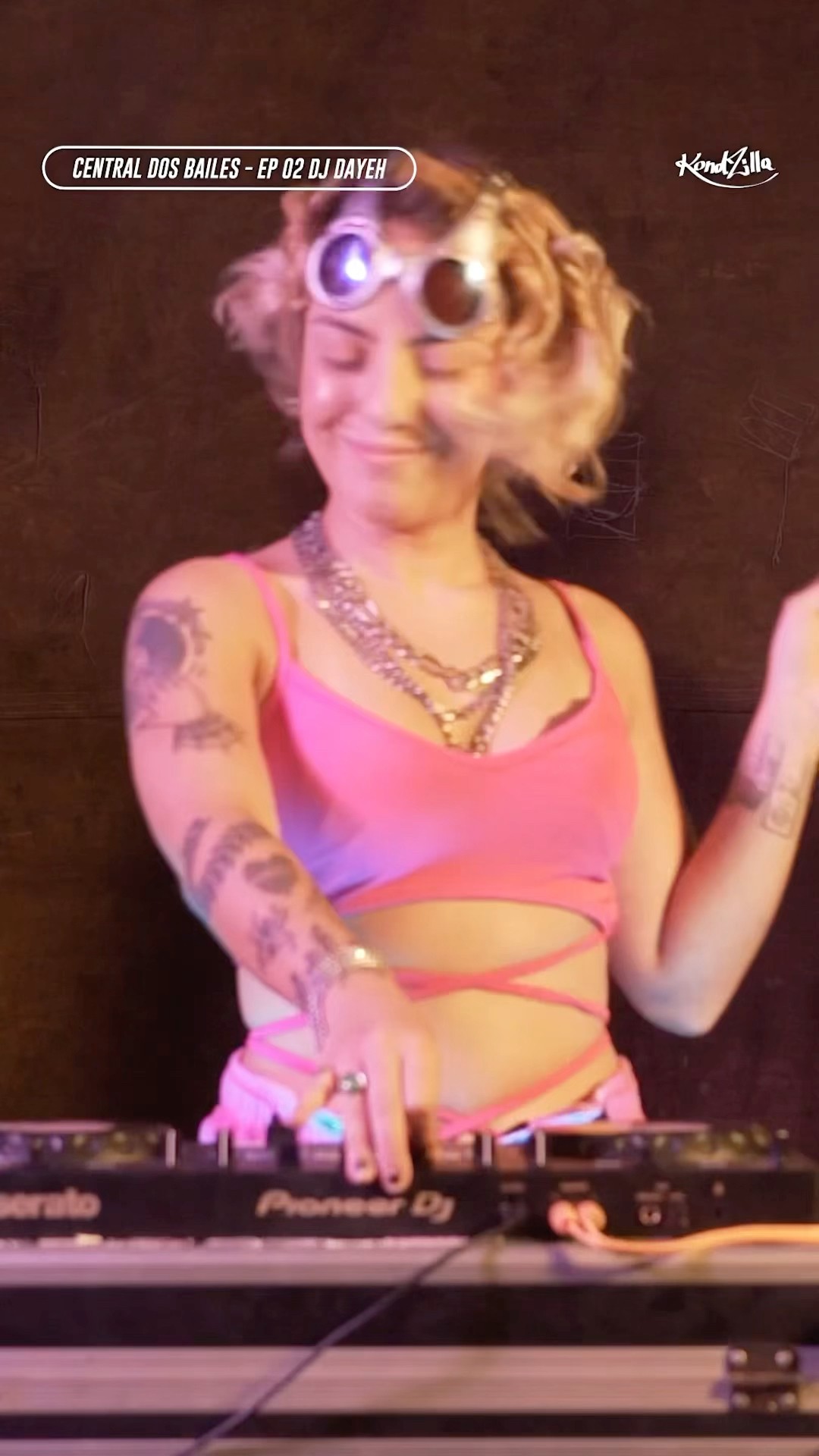 “Abusadamente” no modelo bruxaria por ela: a mais bruxona @djdayeh ???