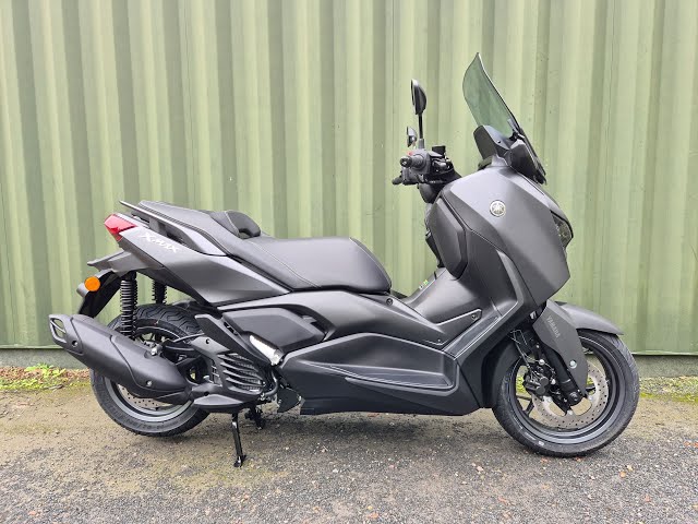 XMAX 125 Tech MAX in the Sonic Grey colour scheme. In stock at