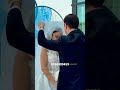 لقاء العروس الخجوله مع العريس الذي يقبلها رأسها